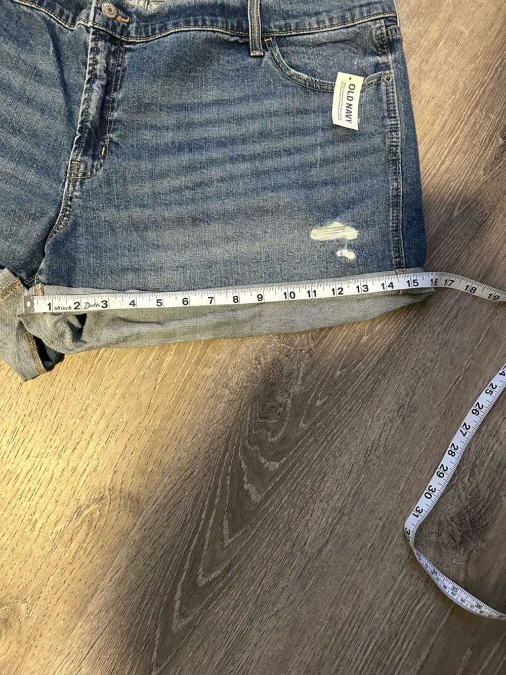 Old Navy Women’s Plus Size Mid-Rise Boyfriend Jean Short 22 - Picture 5 of 9